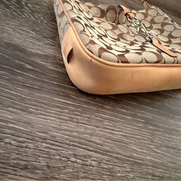 Coach Vintage 2002 Hamptons Signature Clip Hobo - Picture 5 of 10